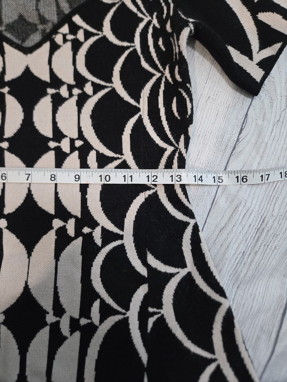 Anthropologie Black and Cream Geometric V-Neck Knit Dress -S - Picture 7 of 8